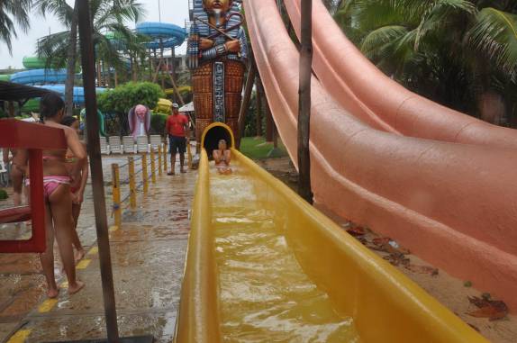 Saindo do Sarcófago, no Beach Park, em Fortaleza - CE